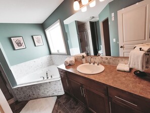 House, 5 Bedrooms, Pets allowed, Garden Area | Bathroom - Lake Community Retreat - Family Parks (Calgary)