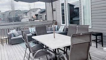 House, 5 Bedrooms, Pets Allowed, Garden Area | Outdoor dining