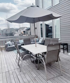 House, 5 Bedrooms, Pets allowed, Garden Area | Outdoor dining - Lake Community Retreat - Family Parks (Calgary)