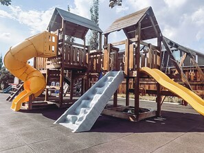 House, 5 Bedrooms, Pets allowed, Garden Area | Children’s area - Lake Community Retreat - Family Parks (Calgary)