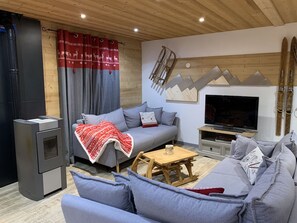 TV - Spacious chalet - 10 guests (Châtel)