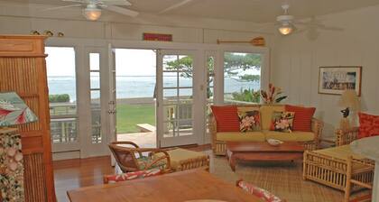 Dazzling Oceanfront Views in a Relaxing Vintage Cottage