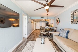 Smart TV, stereo - 🐠Summer Special Rates! Remodeled Sea Winds Beachfront Condo Double Vanity Sinks (Marco Island)