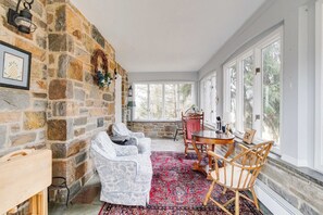 Smart TV, fireplace, offices