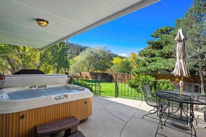 Terrace/patio - Central  5BR Home w/ Hot Tub | Extended Stay Ready (Colorado Springs)