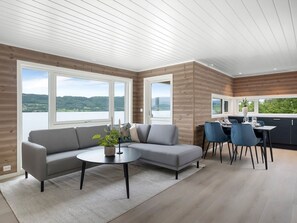 Terrace - Blockhaus am Fjord by Interhome (Gjemnes)