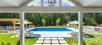 Brand New Osterville
Luxury Estate Sleeps 18