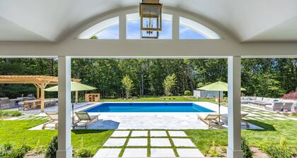 Brand New Osterville
Luxury Estate Sleeps 18