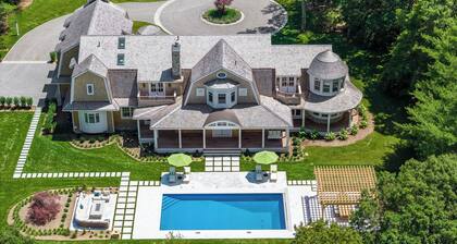 Brand New Osterville
Luxury Estate Sleeps 18
