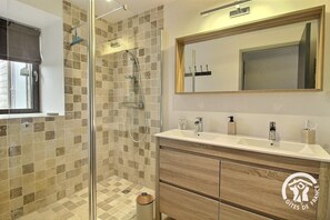 Shower, hair dryer, towels - La Lande - ANDEL - Gîte (ANDEL)