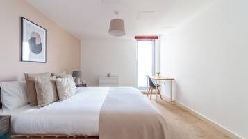 2 bedrooms, iron/ironing board, free WiFi, wheelchair access