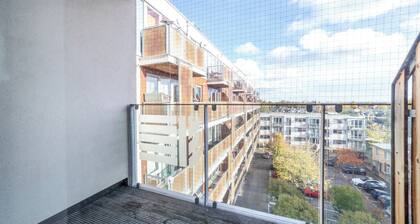 2-Bedroom Flat in Stratford