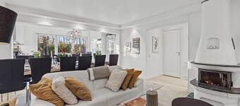 White House Group Home with Hot Tub, Fireplace, Fast WiFi near Malmö & Lund