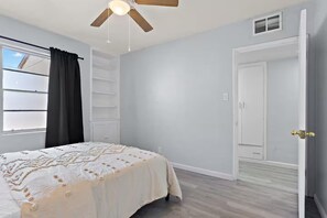 2 bedrooms, iron/ironing board, WiFi, bed sheets - Casa Serena – Central Tucson Gem w/ Fenced Yard (Tucson)