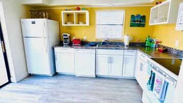 Coffee/tea maker, fridge, microwave, oven
