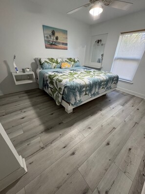 2 bedrooms, iron/ironing board, free WiFi, bed sheets - Penguins on the Beach 2BR Steps to Beach & Downtown, pool,  Unit 7 (Cocoa Beach)