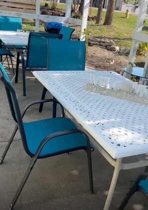 Outdoor dining - Penguins on the Beach 2BR Steps to Beach & Downtown, pool,  Unit 7 (Cocoa Beach)