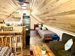 Interior - Aspen Suite+WiFi+Sauna+AC+17 miles to YNP (Island Park)