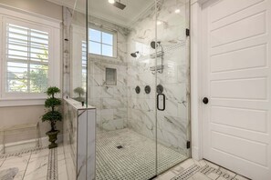 Towels - Designer Oasis: Private Pool, Spa & Chef's Kitchen (Mesa)