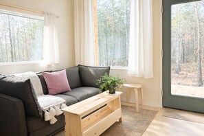 Living area - Foster’s Cabin 1 | 2 Minutes from Foster Falls (Sequatchie)