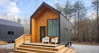 Foster’s Cabin 2 | 2 Minutes from Foster Falls