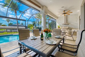 Outdoor dining - Wischis Florida Home - Paradise Dream (Cape Coral)