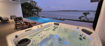 Stunning seaside villa with jacuzzi