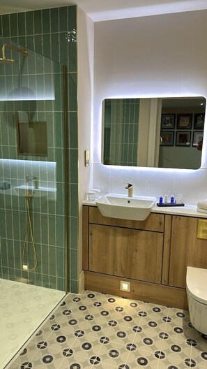 Bathroom - The Hillbrook Sherborne (Sherborne)