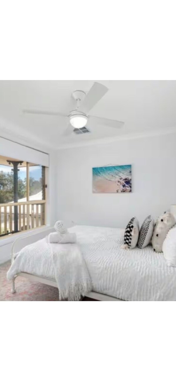 4 bedrooms, iron/ironing board, free WiFi, bed sheets