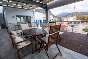 รับประทานอาหารกลางแจ้ง