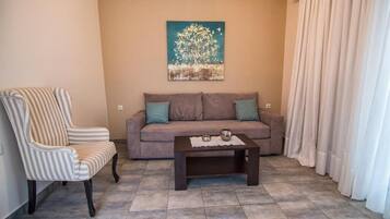Apartment, Balkon, Stadtblick | Wohnbereich | Flachbildfernseher