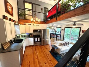 Private kitchen - Lakefront w/ hot tub, firepit, BBQ, smoker, kitchen, patios, king bed, 1.5 bath (Eureka Springs)