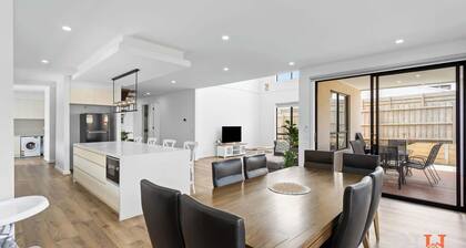 Spacious Central 2 story Luxury with views