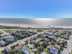 Beach - Seaside Villa-Walk to beach! Close to attractions! (Galveston)