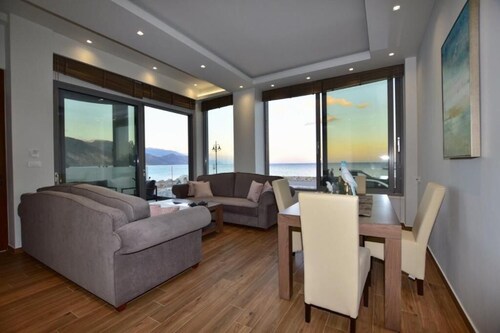 Gonis Grand Luxury Suite