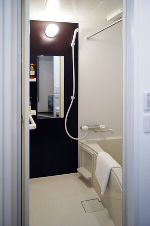 Hair dryer, towels, shampoo, toilet paper - The Peak Namba (Osaka)