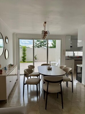 Dining - Oasis Luxury Residence in a safe residential area near Guayaquil and Samborondón (Guayas)