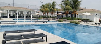 Oasis Luxury Residence in a safe residential area near Guayaquil and Samborondón