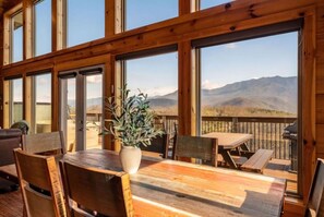 Dining - VIEWS/Hot Tub/Fire Pit/Game Room/Daybed Swing - Three Bears Chalet (Gatlinburg)