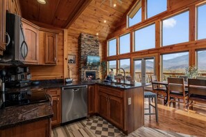 Private kitchen - VIEWS/Hot Tub/Fire Pit/Game Room/Daybed Swing - Three Bears Chalet (Gatlinburg)