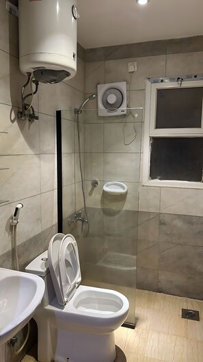 เบสิกสตูดิโอ | ห้องน้ำ