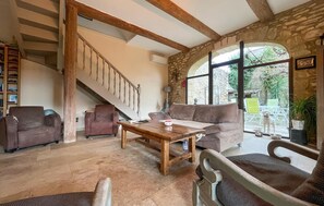 TV - Stunning home in Montaren St Mediers (Montaren St Mediers)
