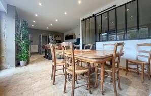 Dining - Stunning home in Montaren St Mediers (Montaren St Mediers)