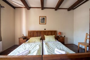 3 bedrooms, internet - Relax with jacuzzi, pool and authentic Slavonian charm (Požega)