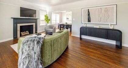 2-bedroom apartment in enjoyable University Heights with AC