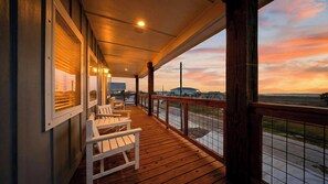 House (4 Bedrooms) | Interior - Yahwaves by Avantstay Private Pool + Putting Green + Firepit + Minutes to Mustang Island Beach (Port Aransas)