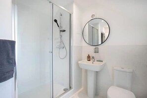 Bathroom - Countryside Comfort near Sharphill Woods (Nottinghamshire)