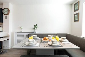 Dining - Countryside Comfort near Sharphill Woods (Nottinghamshire)