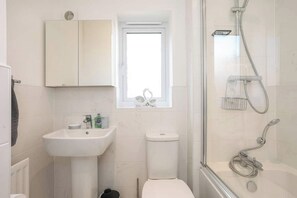 Bathroom - Countryside Comfort near Sharphill Woods (Nottinghamshire)