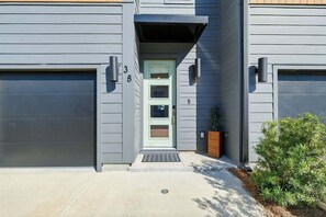 Exterior detail - Close to Bay | Beach Daze | Sleeps 10 | Luxury (Santa Rosa Beach)